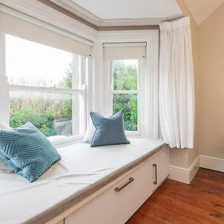 Oakwood House *